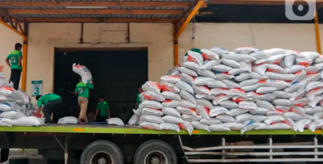 Ekonom CELIOS: Pemerintah Klaim Surplus Stok Beras tapi Harga di Pasaran Melambung Tinggi